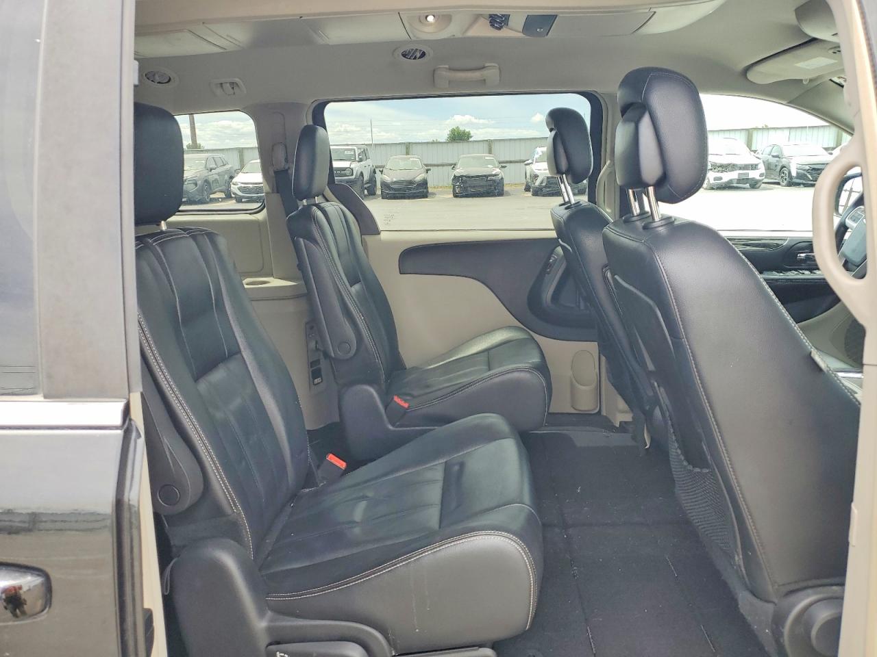 2015 CHRYSLER TOWN & COUNTRY TOURING photo 31