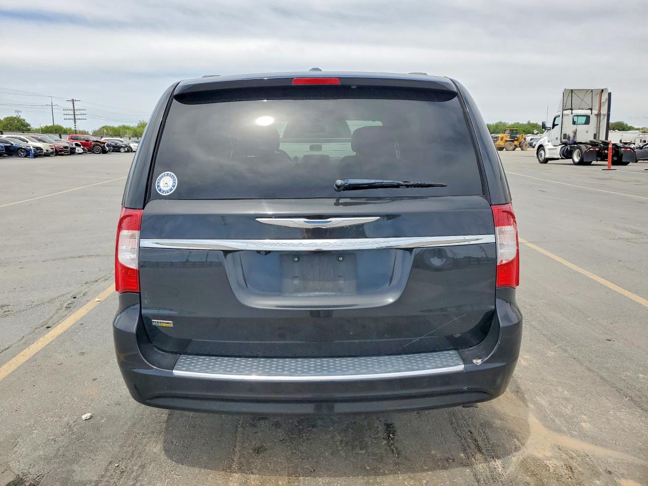 2015 CHRYSLER TOWN & COUNTRY TOURING photo 16