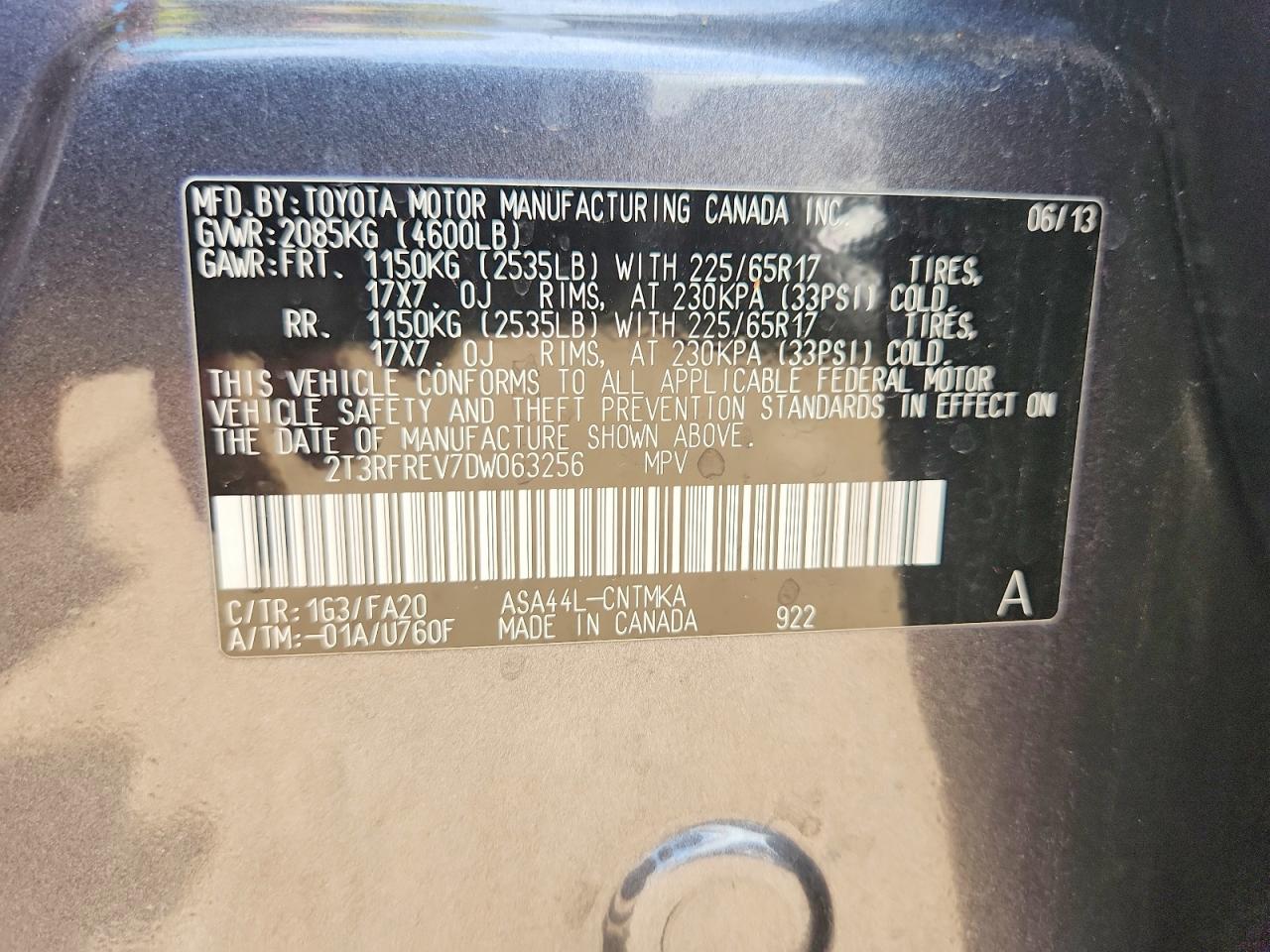 2013 TOYOTA RAV4 XLE photo 25