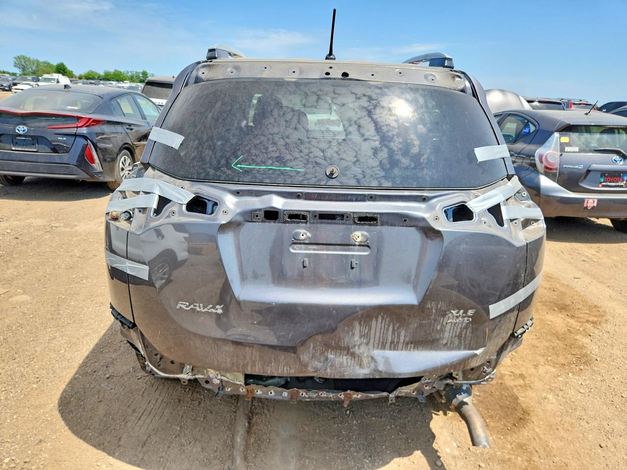 2013 TOYOTA RAV4 XLE photo 11