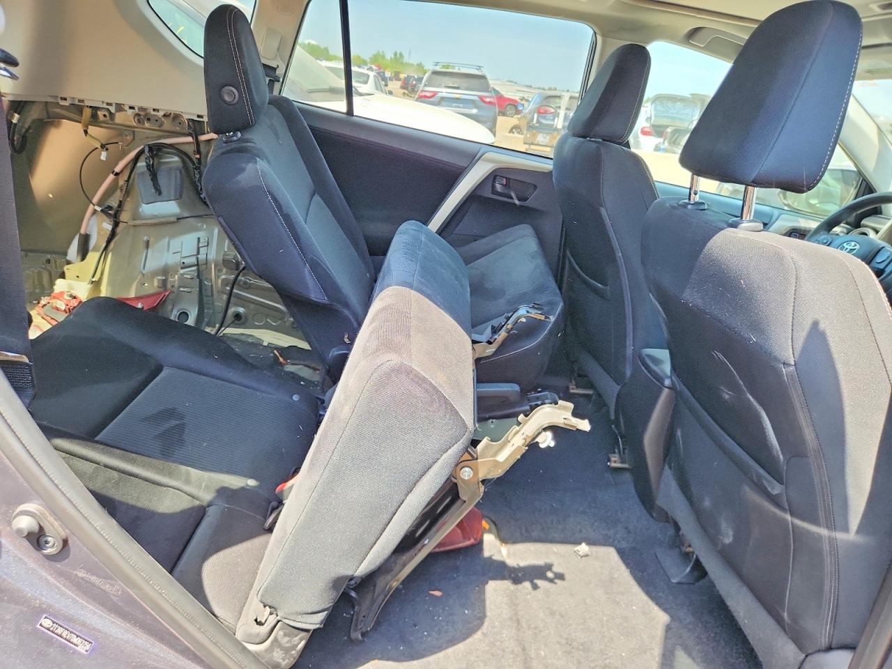 2013 TOYOTA RAV4 XLE photo 19