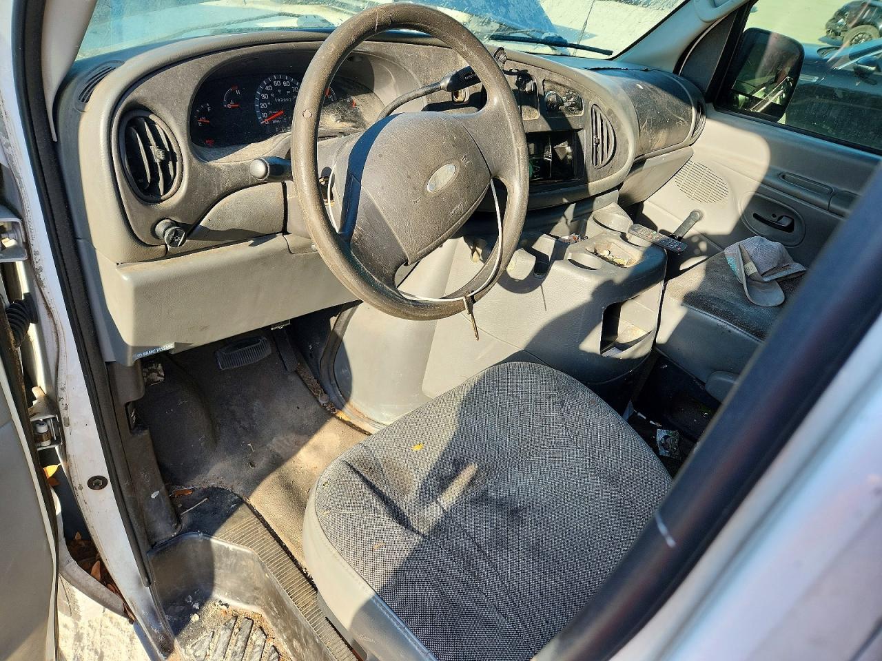 2003 FORD ECONOLINE E150 VAN photo 22