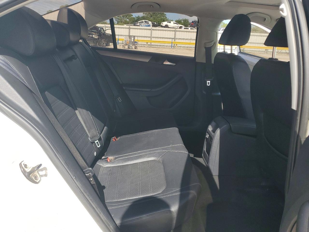 2013 VOLKSWAGEN JETTA SEL photo 28