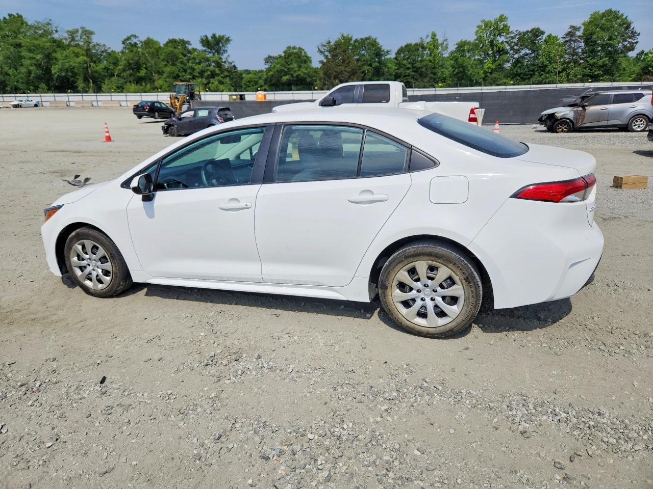 2024 TOYOTA COROLLA LE photo 2