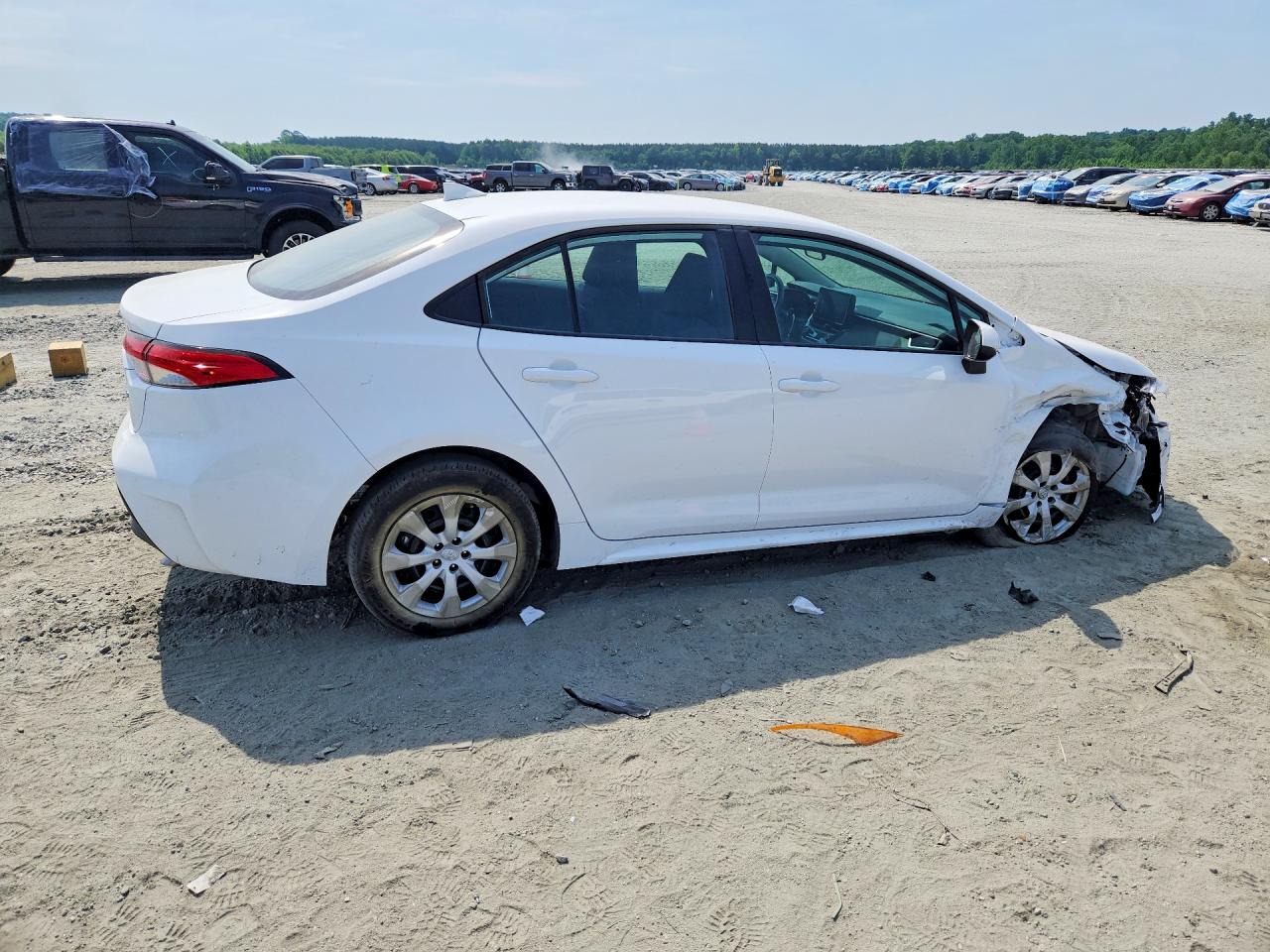 2024 TOYOTA COROLLA LE photo 3
