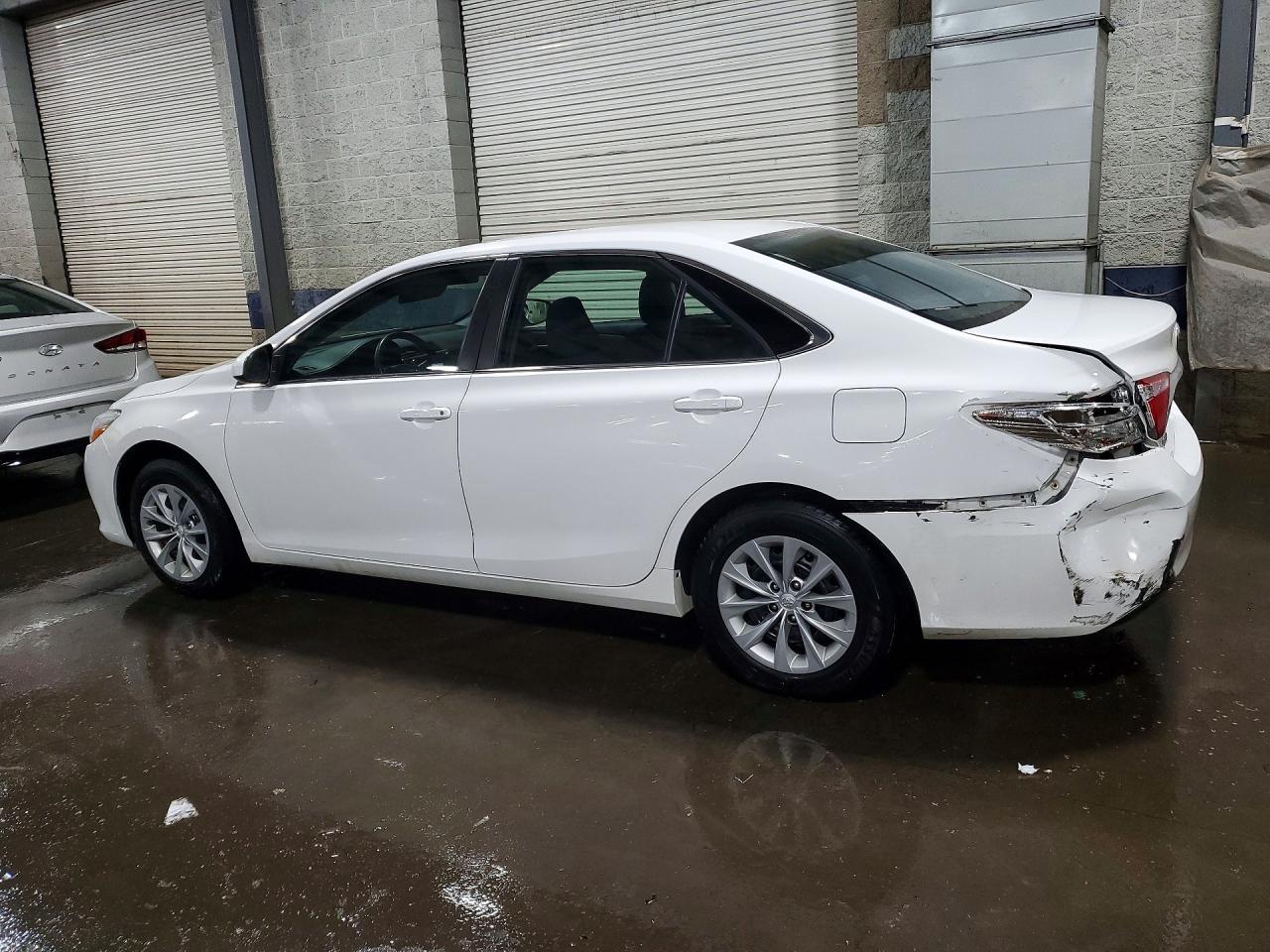 2017 TOYOTA CAMRY LE photo 3
