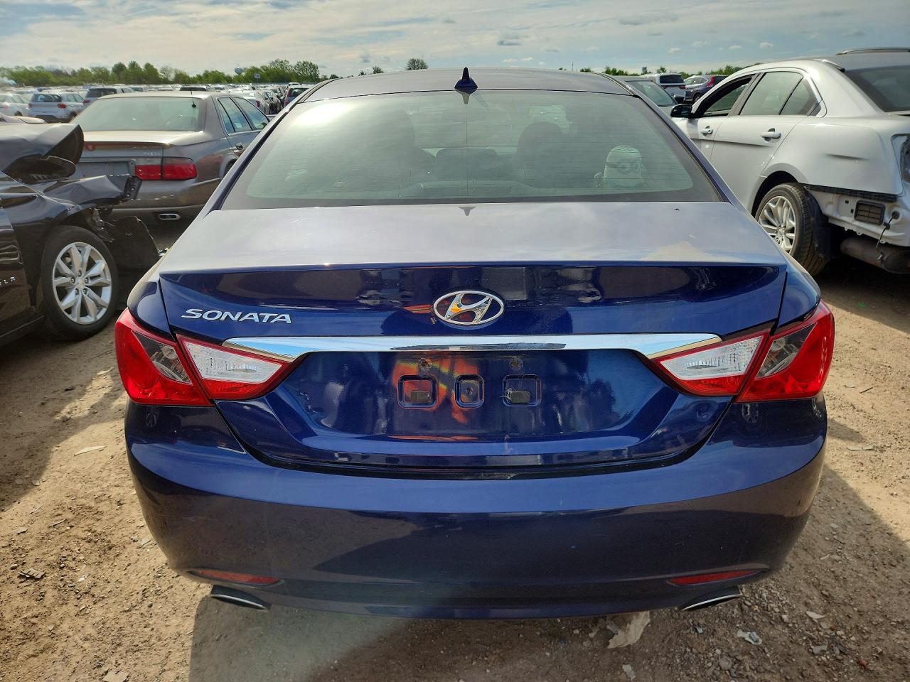 2012 HYUNDAI SONATA SE photo 11