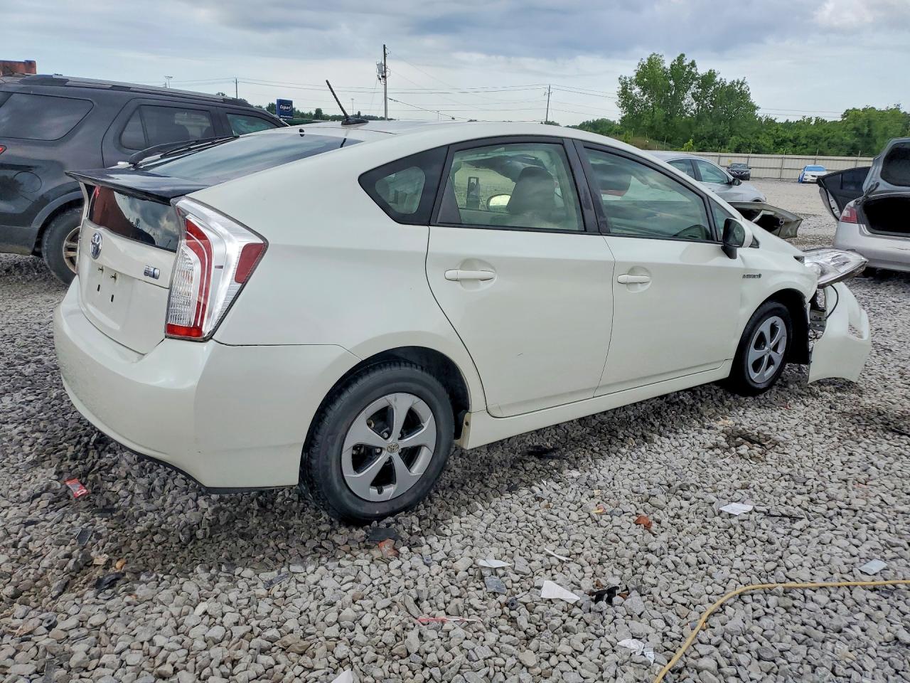 2015 TOYOTA PRIUS THREE photo 5