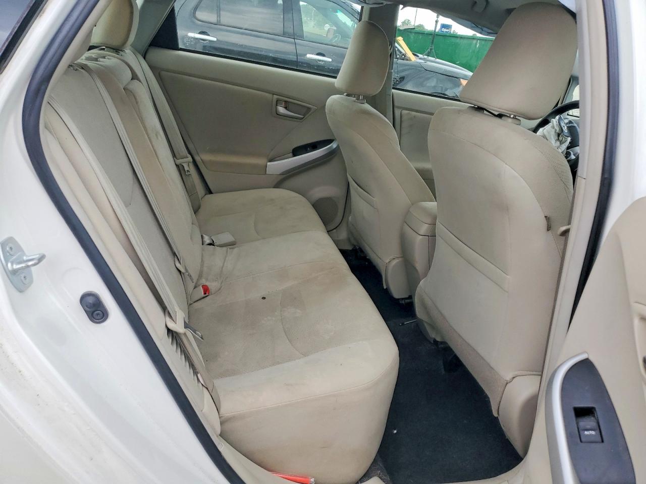 2015 TOYOTA PRIUS THREE photo 19
