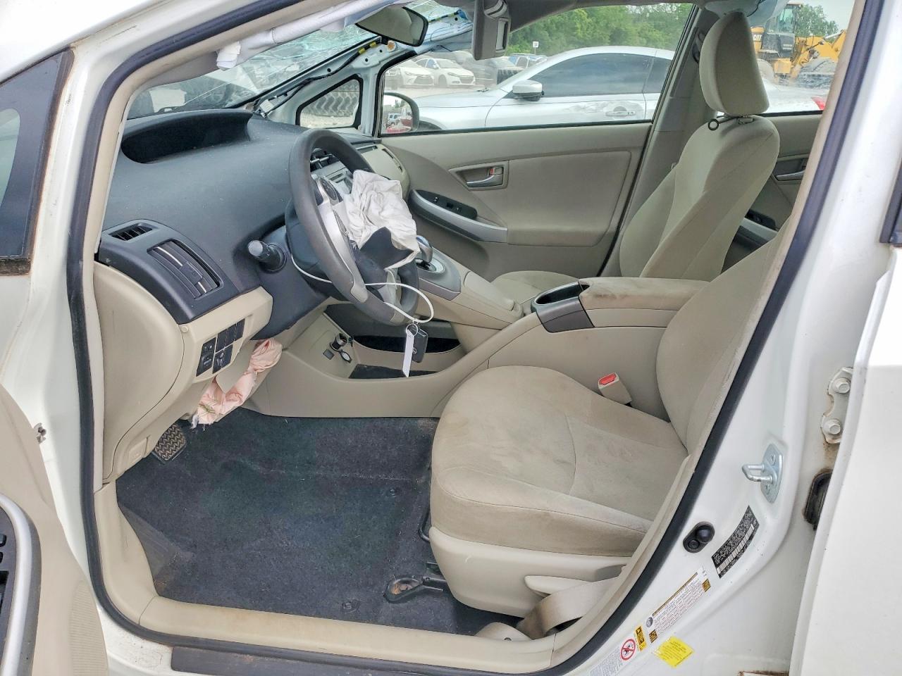2015 TOYOTA PRIUS THREE photo 13