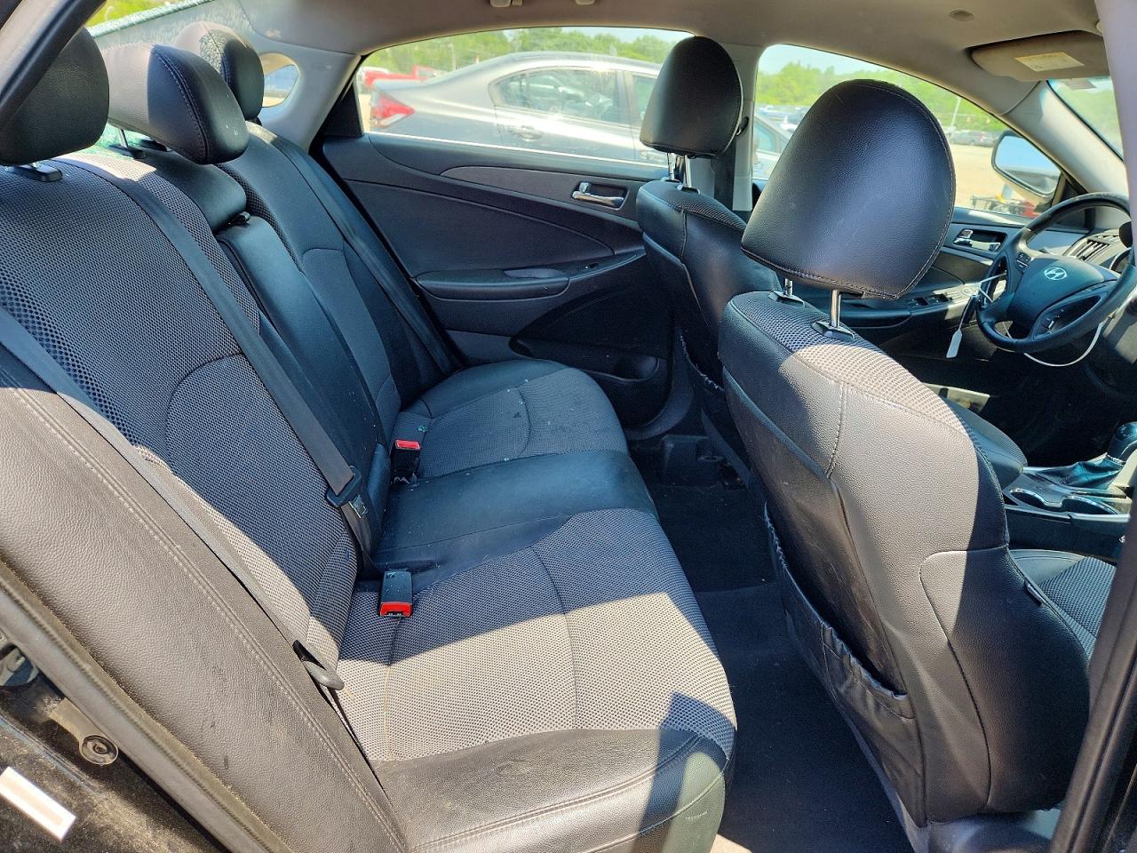 2011 HYUNDAI SONATA SE photo 19