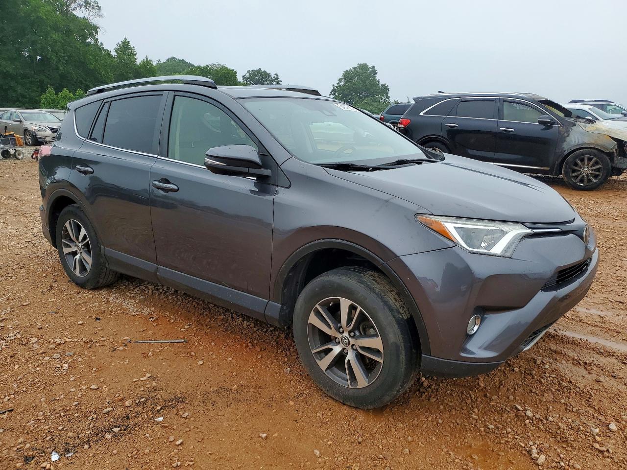 2017 TOYOTA RAV4 XLE photo 7