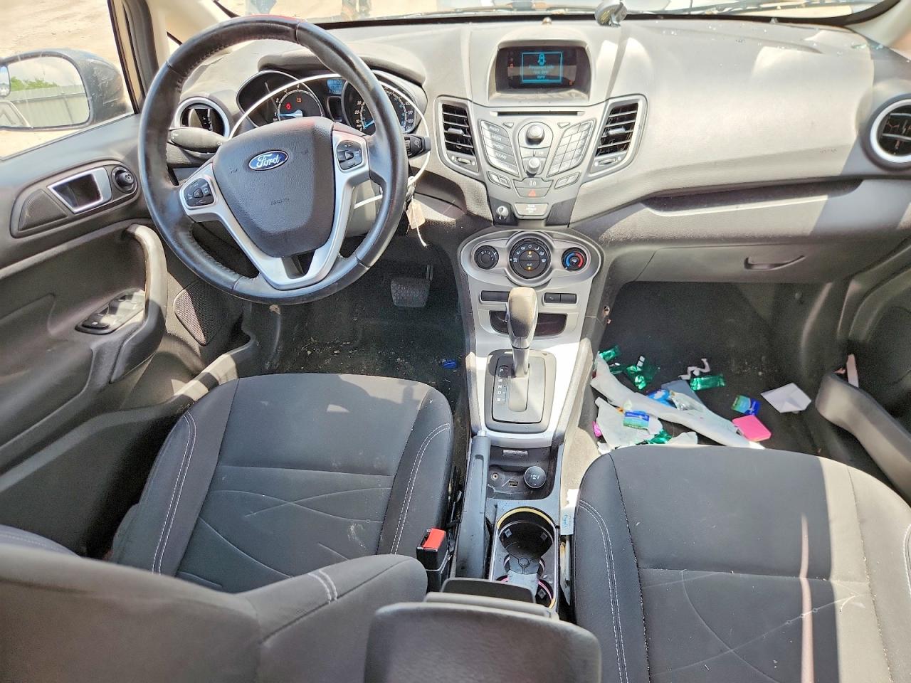 2015 FORD FIESTA SE photo 15