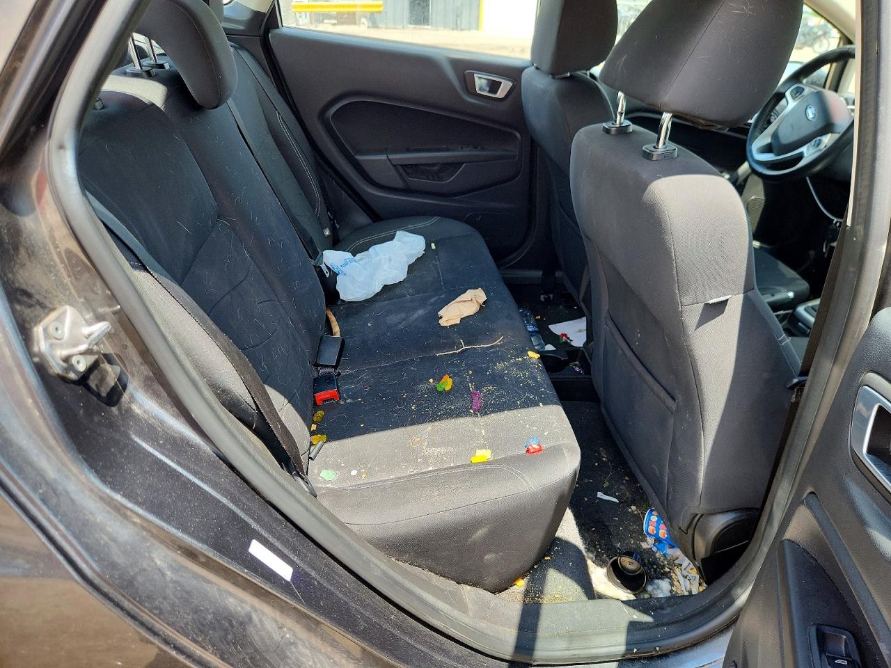 2015 FORD FIESTA SE photo 19
