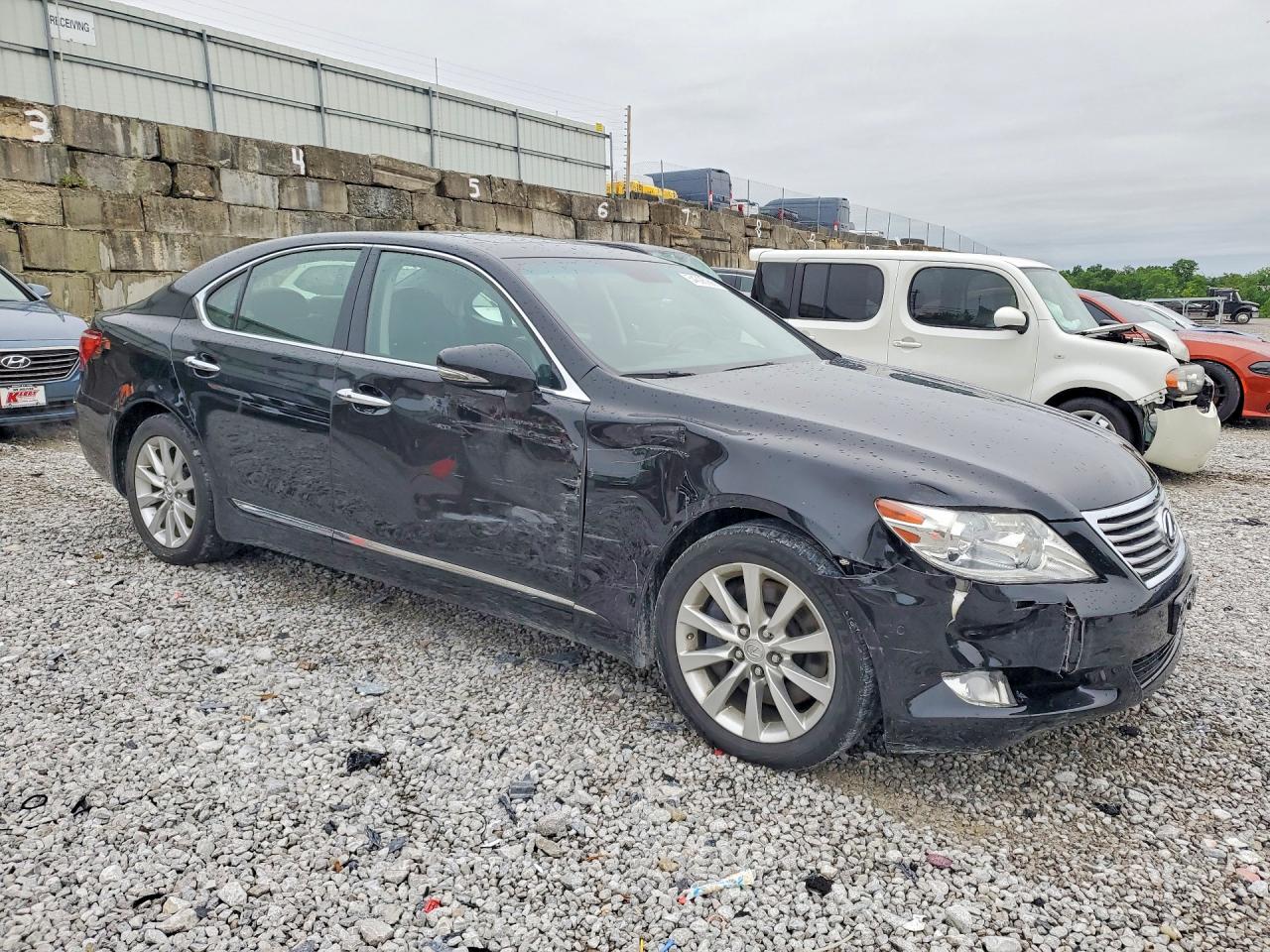 2011 LEXUS LS 460 photo 4