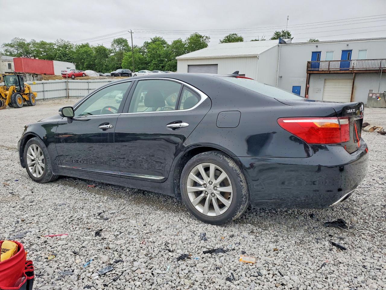 2011 LEXUS LS 460 photo 2