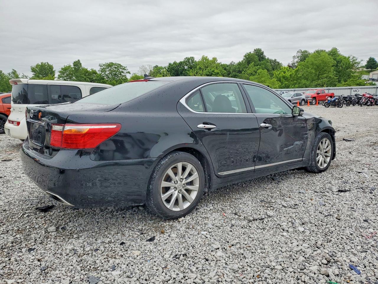 2011 LEXUS LS 460 photo 3