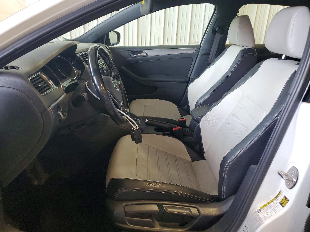 2016 VOLKSWAGEN JETTA SPORT photo 13