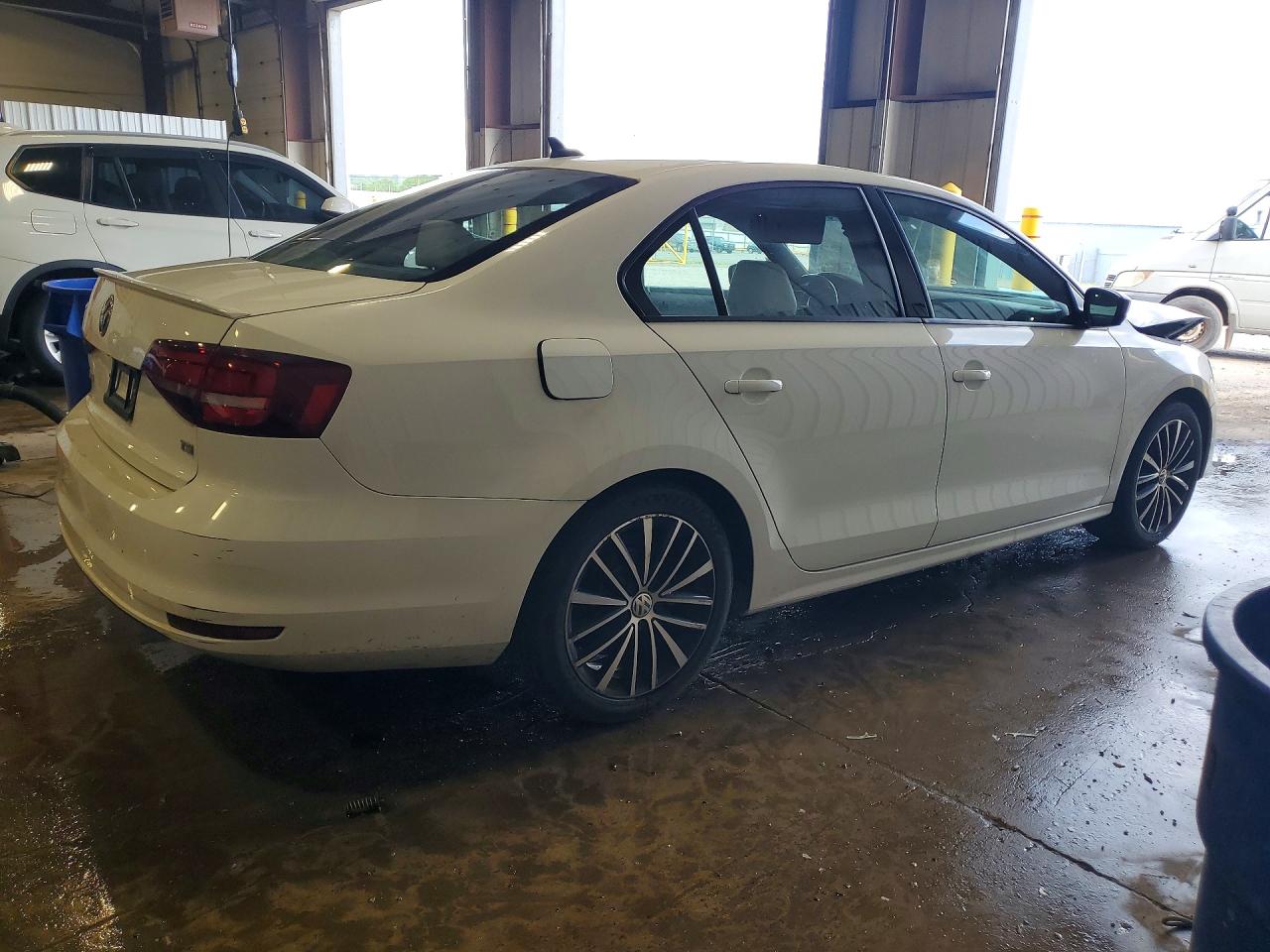 2016 VOLKSWAGEN JETTA SPORT photo 5