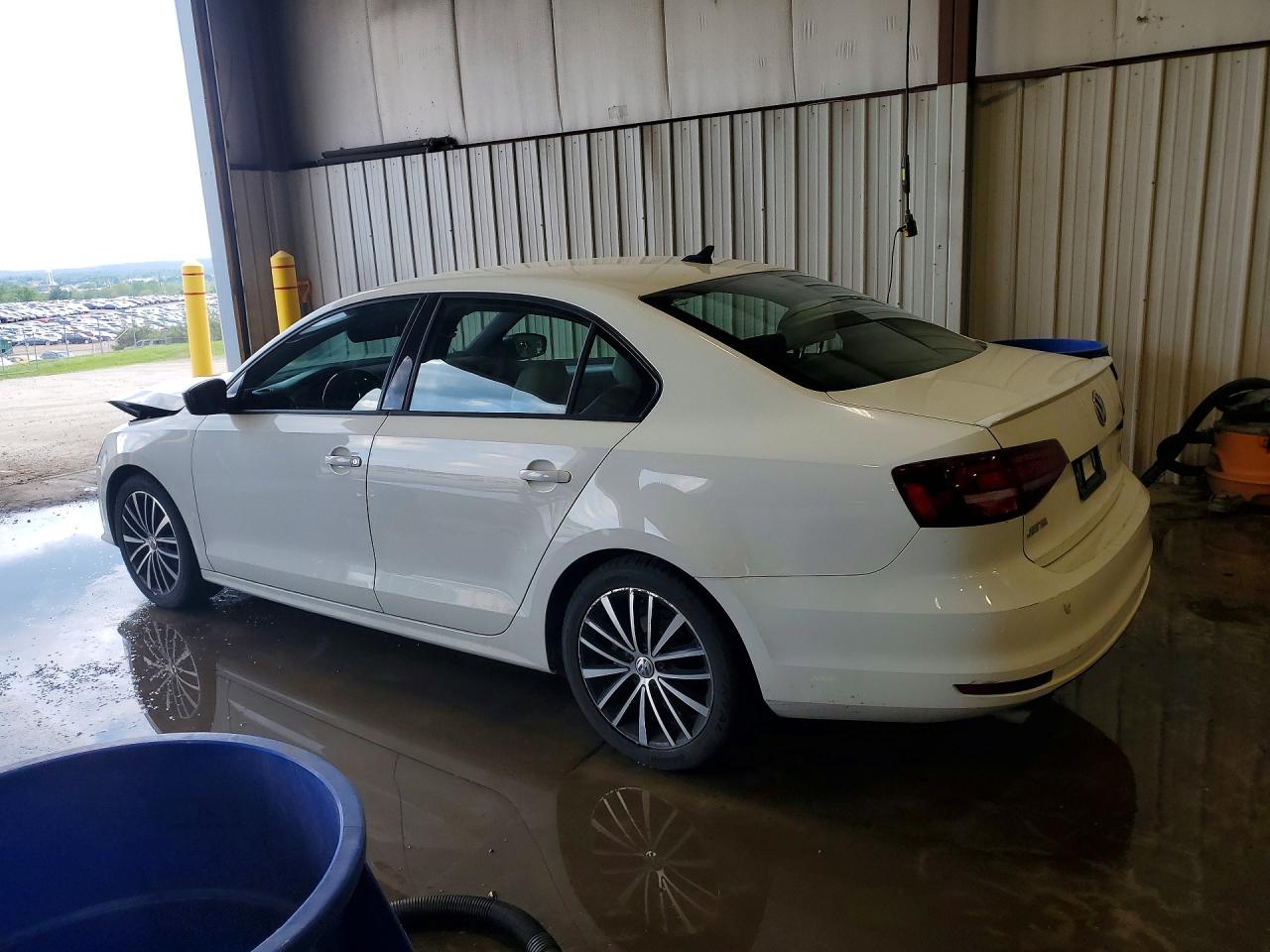 2016 VOLKSWAGEN JETTA SPORT photo 3