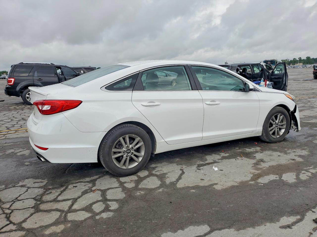 2017 HYUNDAI SONATA SE photo 7