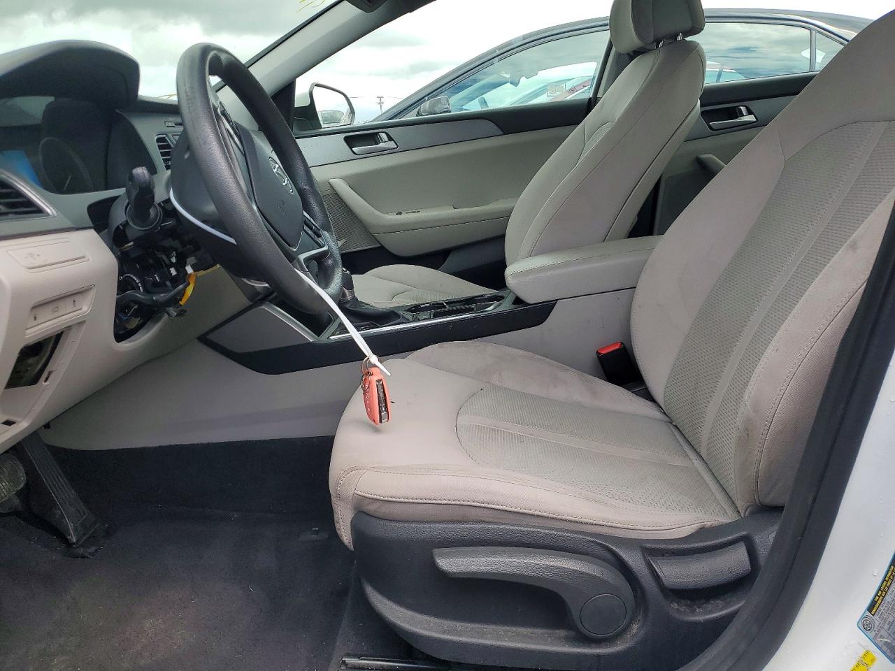 2017 HYUNDAI SONATA SE photo 19