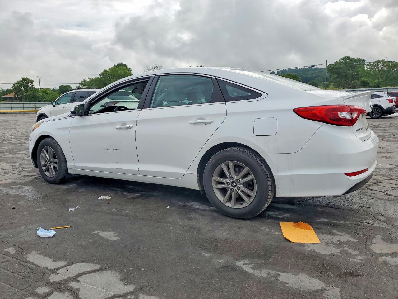 2017 HYUNDAI SONATA SE photo 4