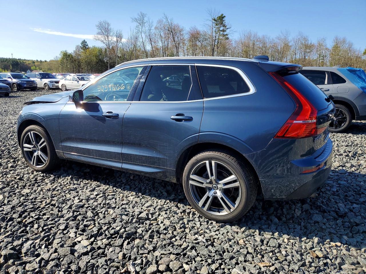 2021 VOLVO XC60 T5 MOMENTUM photo 2