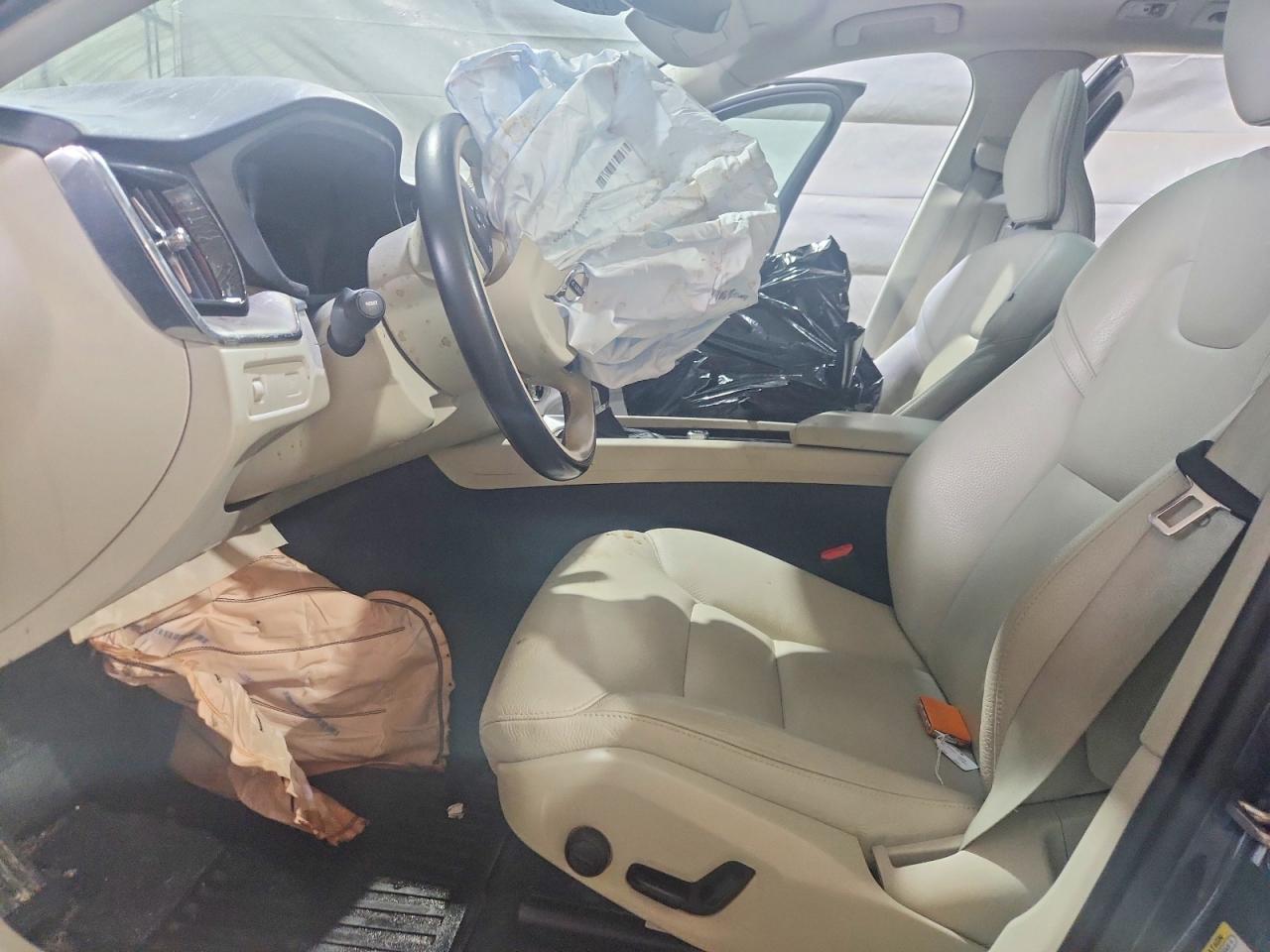 2021 VOLVO XC60 T5 MOMENTUM photo 7