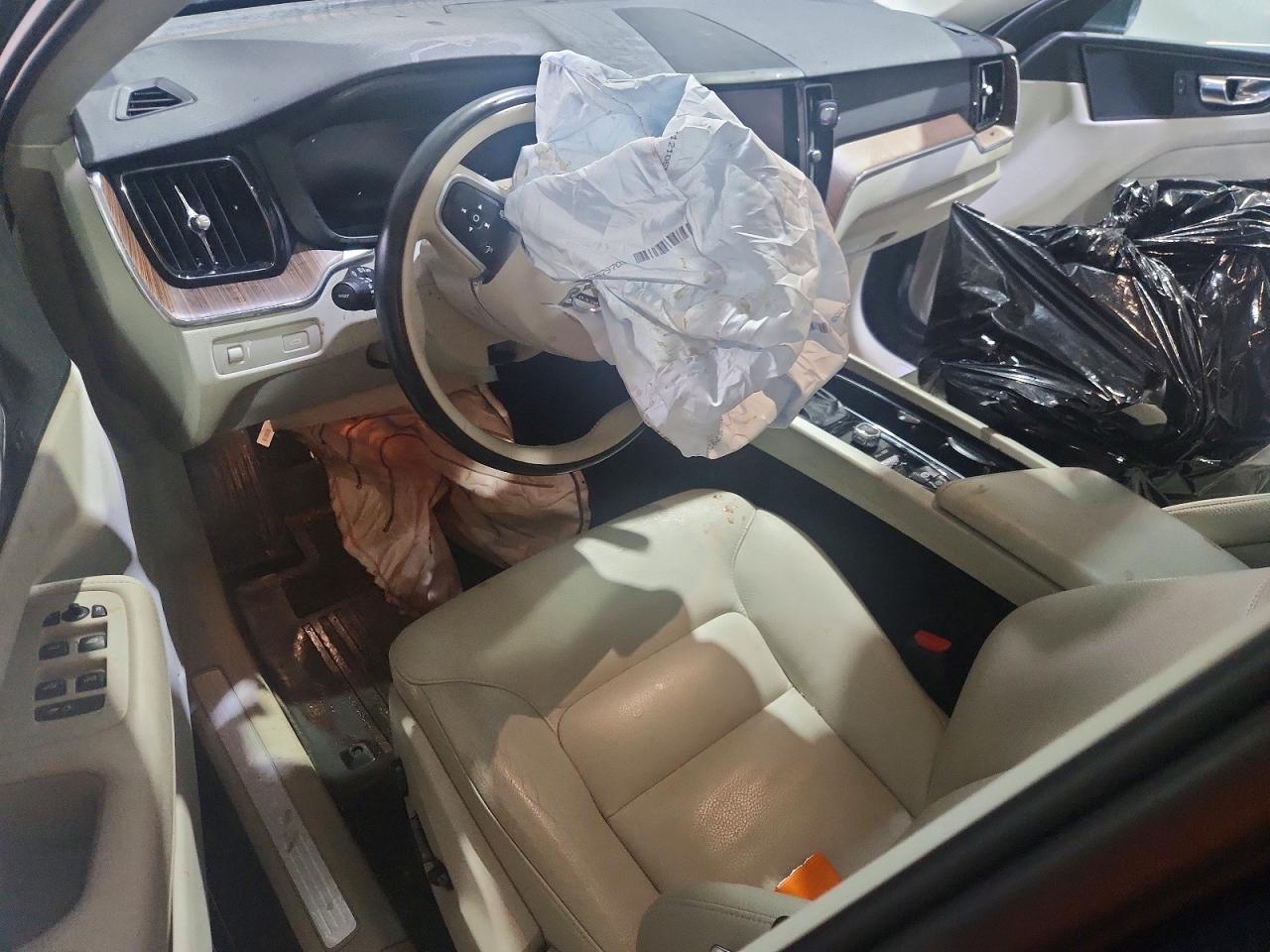 2021 VOLVO XC60 T5 MOMENTUM photo 8