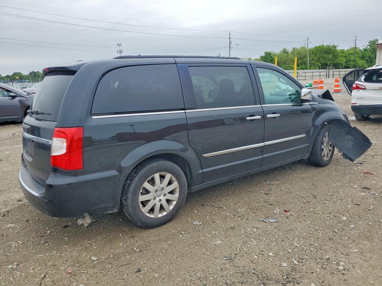 2012 CHRYSLER TOWN & COUNTRY TOURING L photo 5