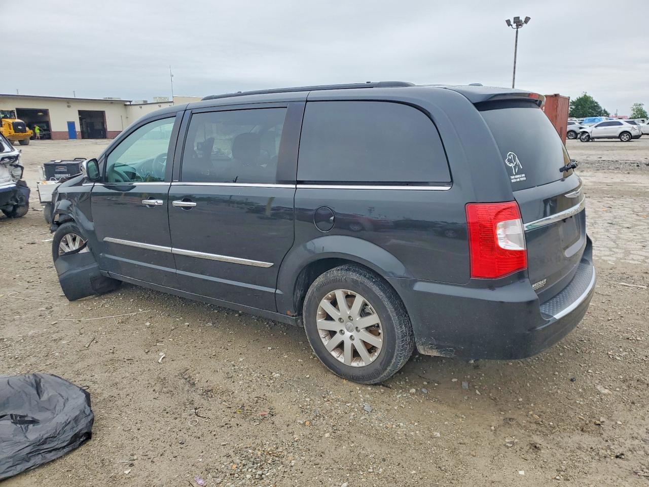 2012 CHRYSLER TOWN & COUNTRY TOURING L photo 3