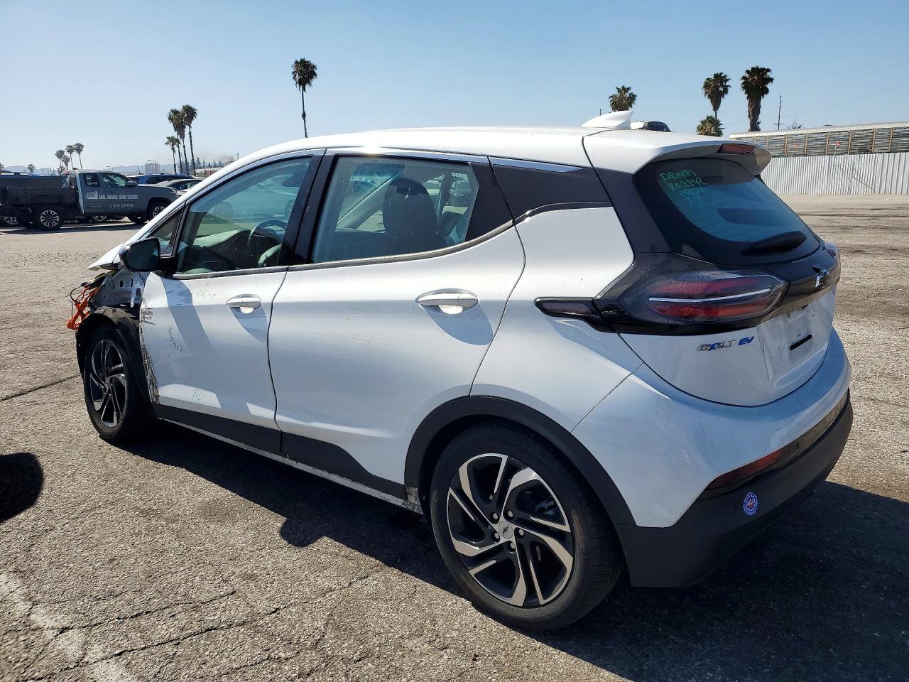 2023 CHEVROLET BOLT EV 2LT photo 2