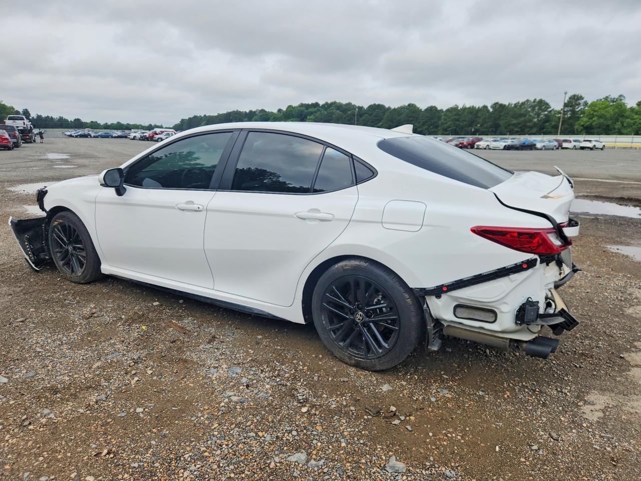 2025 TOYOTA CAMRY SE photo 3