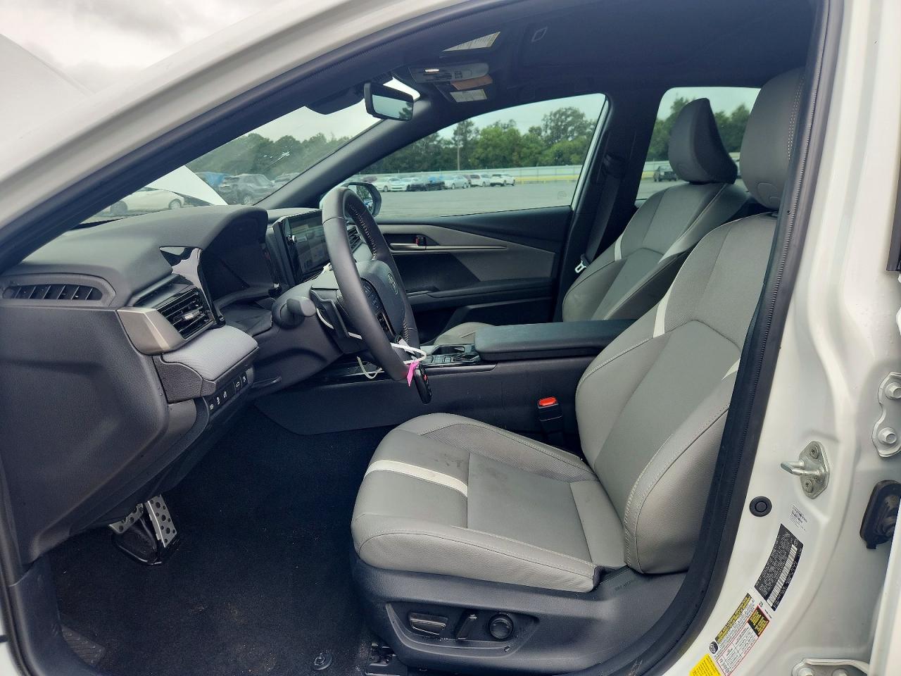 2025 TOYOTA CAMRY SE photo 13