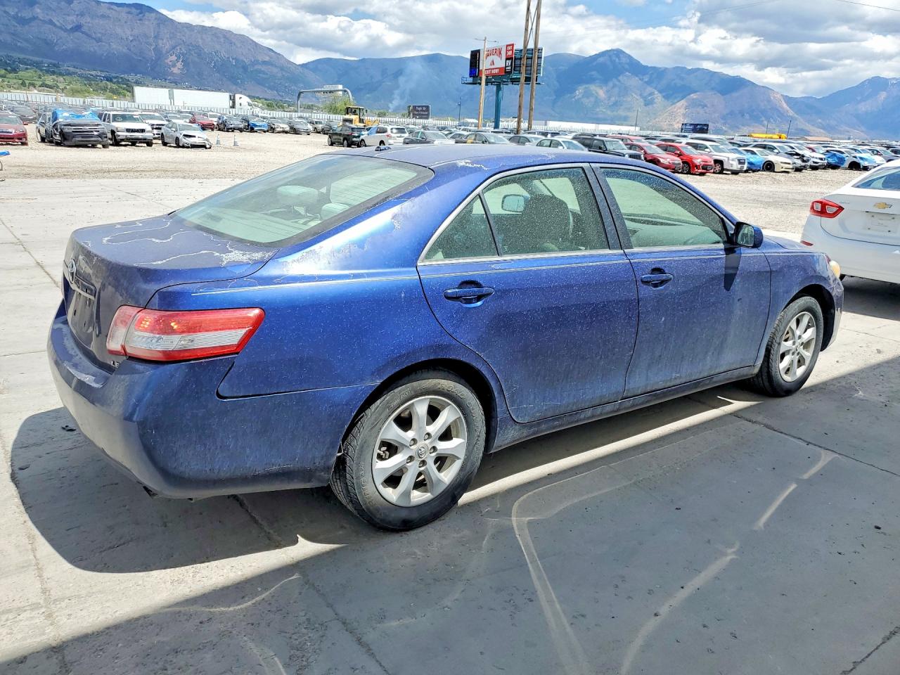 2011 TOYOTA CAMRY LE photo 5