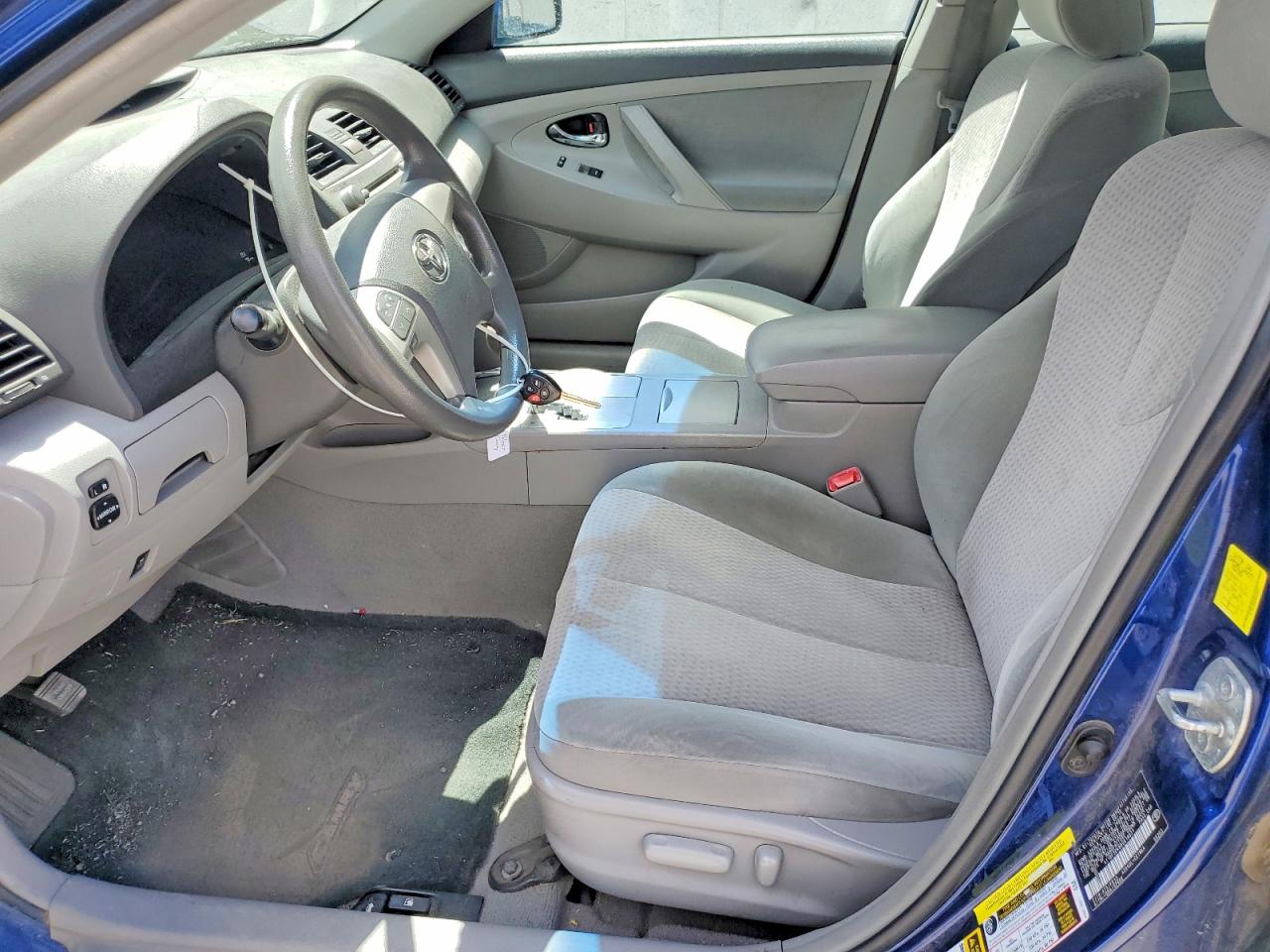 2011 TOYOTA CAMRY LE photo 13