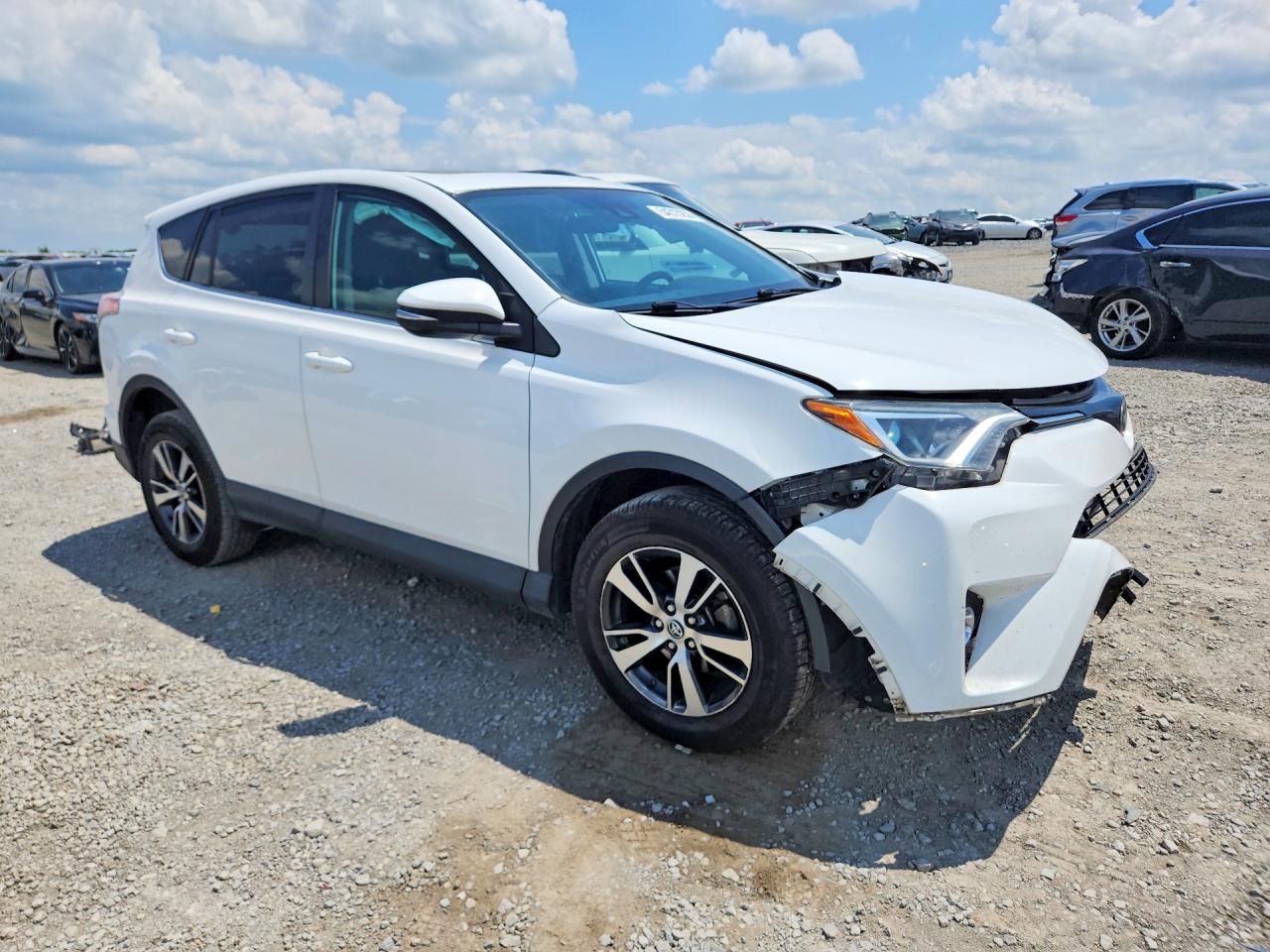 2018 TOYOTA RAV4 XLE photo 7