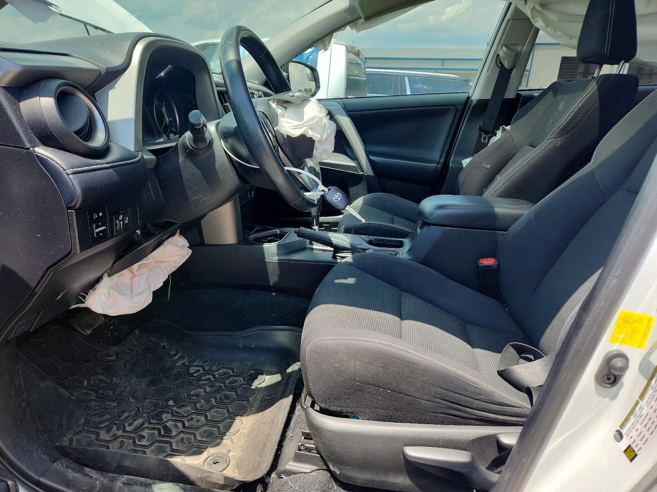 2018 TOYOTA RAV4 XLE photo 13