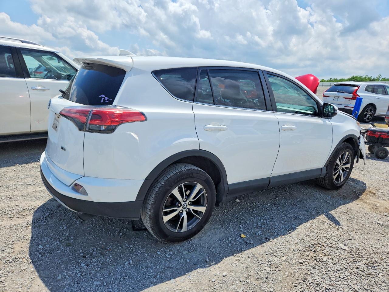 2018 TOYOTA RAV4 XLE photo 5