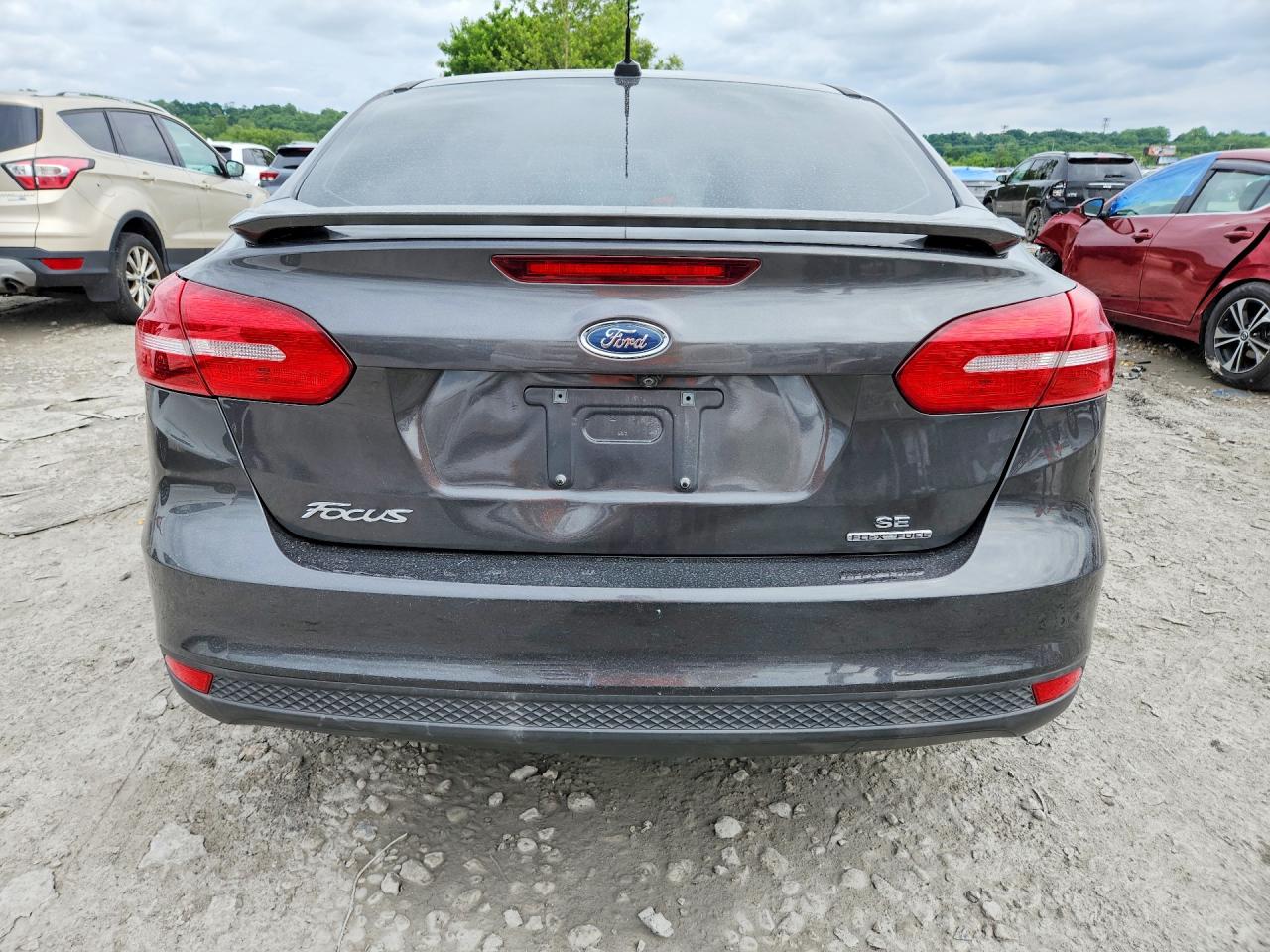 2015 FORD FOCUS SE photo 16