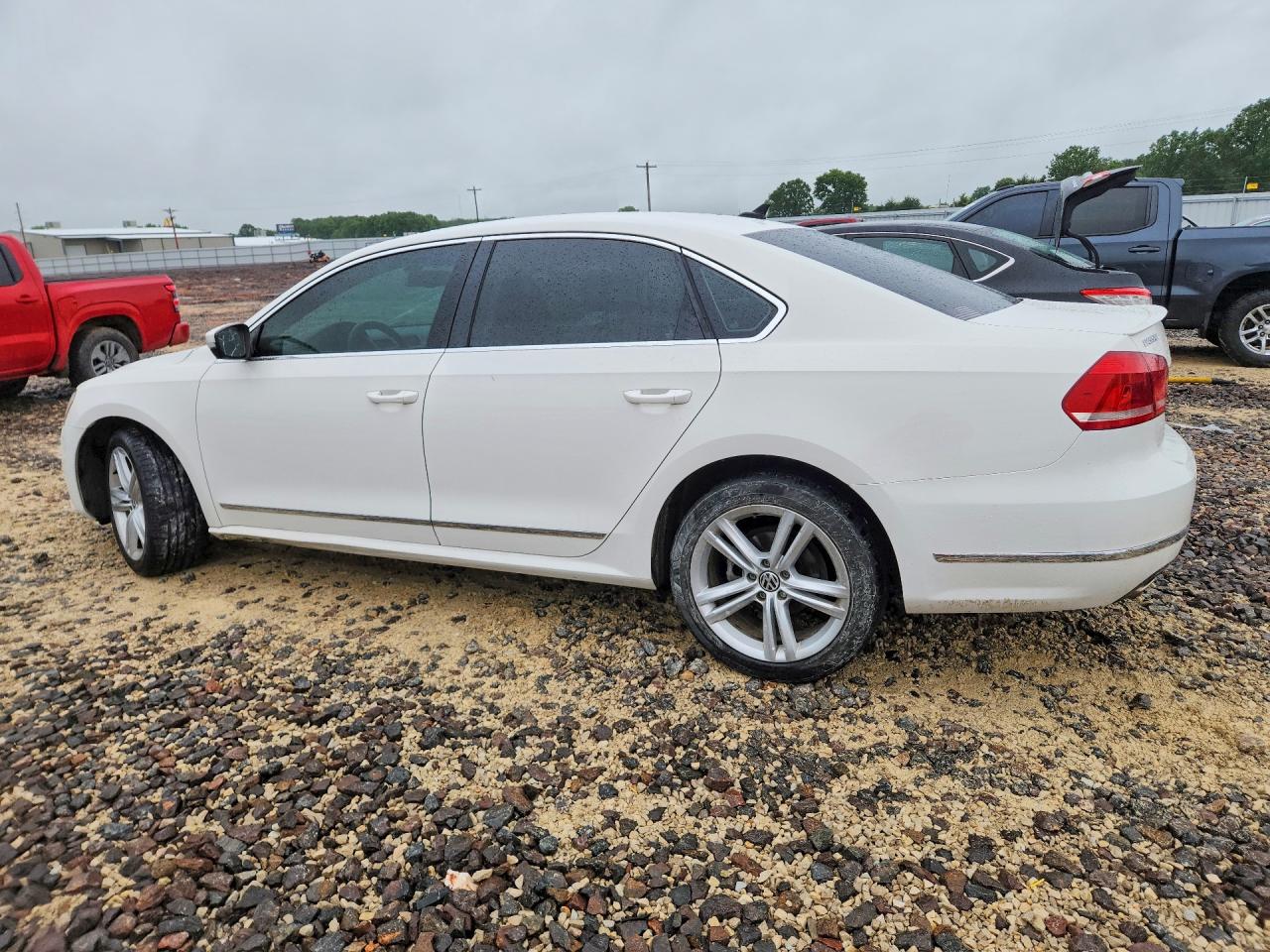 2014 VOLKSWAGEN PASSAT SEL photo 3