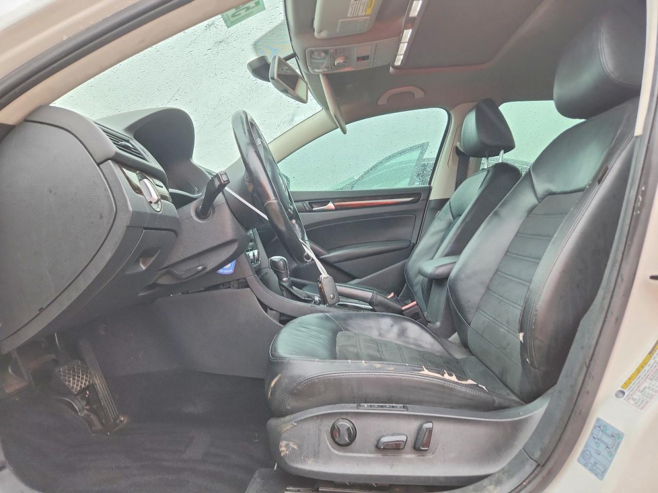 2014 VOLKSWAGEN PASSAT SEL photo 13