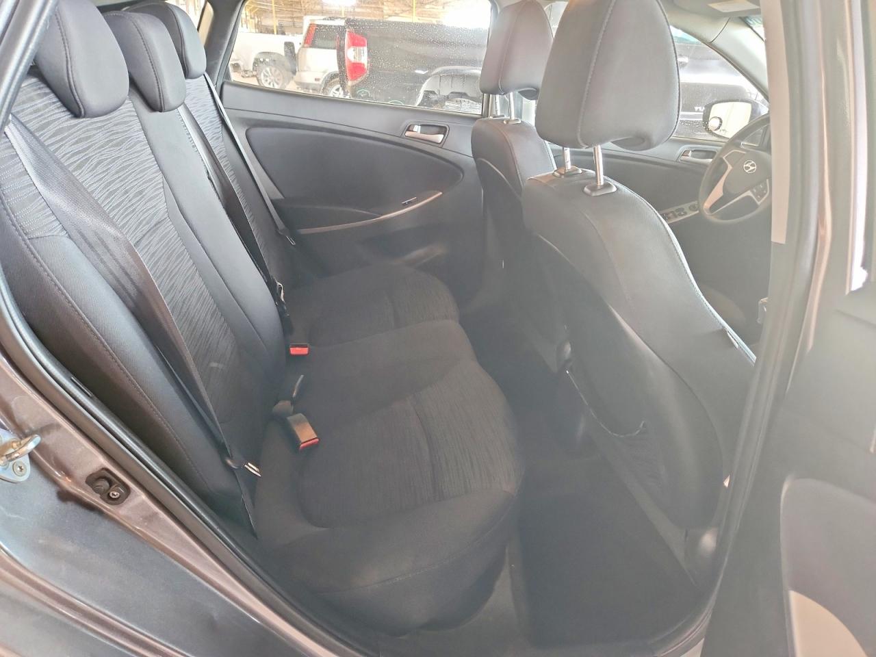 2017 HYUNDAI ACCENT SE photo 19