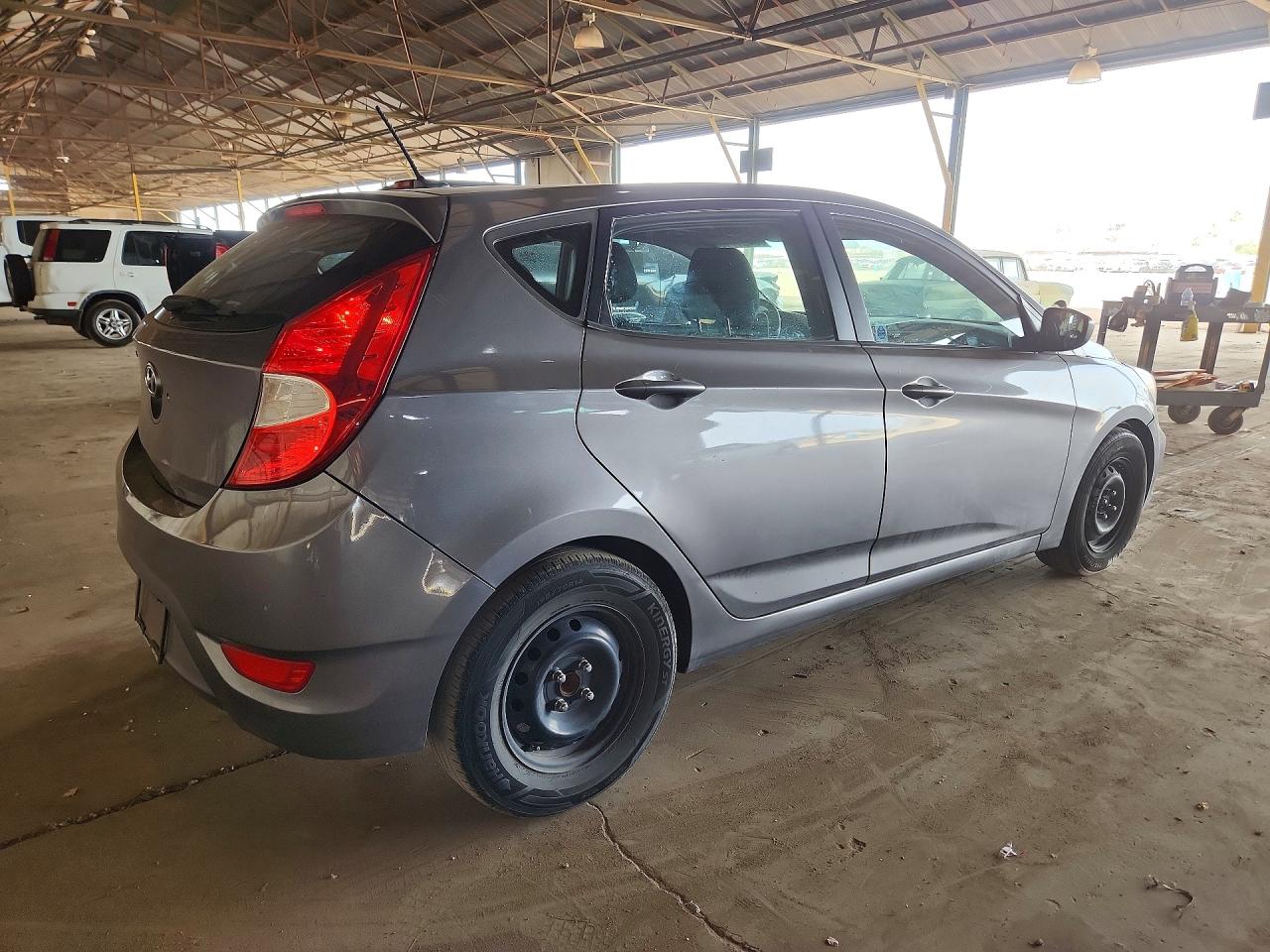 2017 HYUNDAI ACCENT SE photo 5