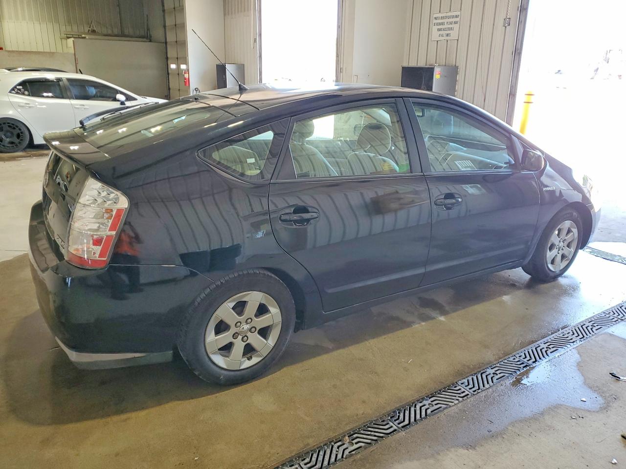 2008 TOYOTA PRIUS BASE photo 3