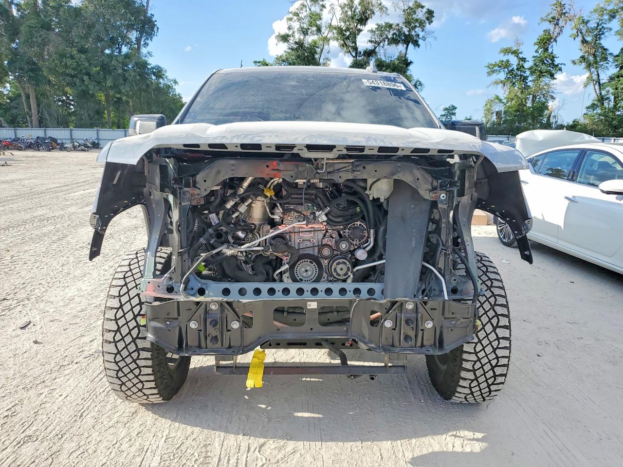2025 GMC SIERRA K1500 AT4X photo 9