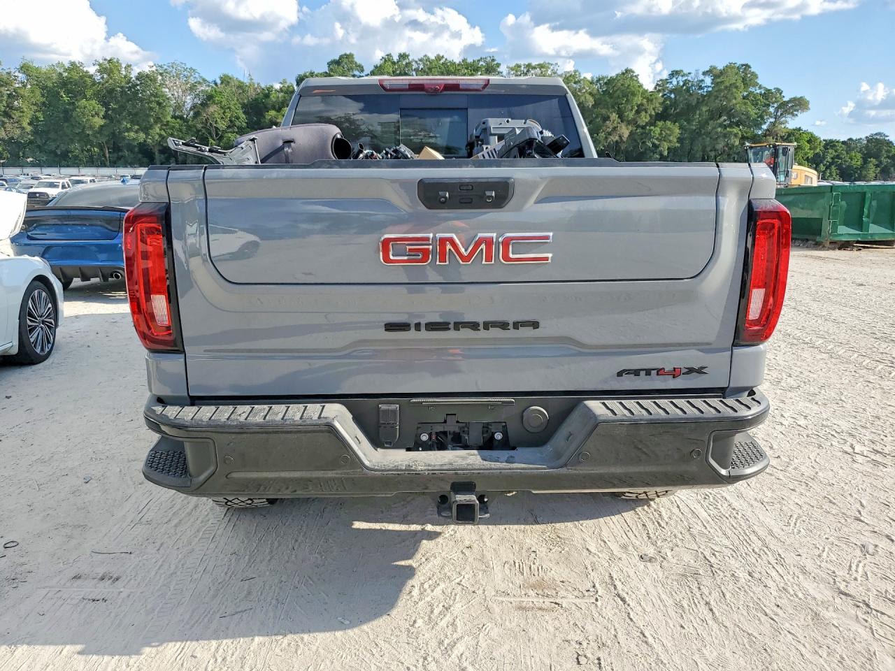 2025 GMC SIERRA K1500 AT4X photo 11
