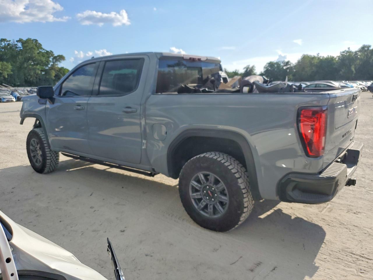 2025 GMC SIERRA K1500 AT4X photo 3