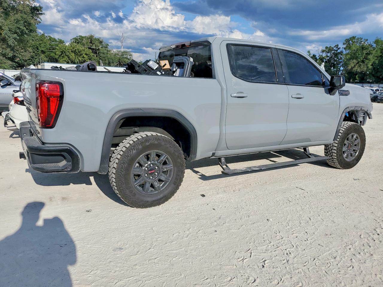 2025 GMC SIERRA K1500 AT4X photo 5